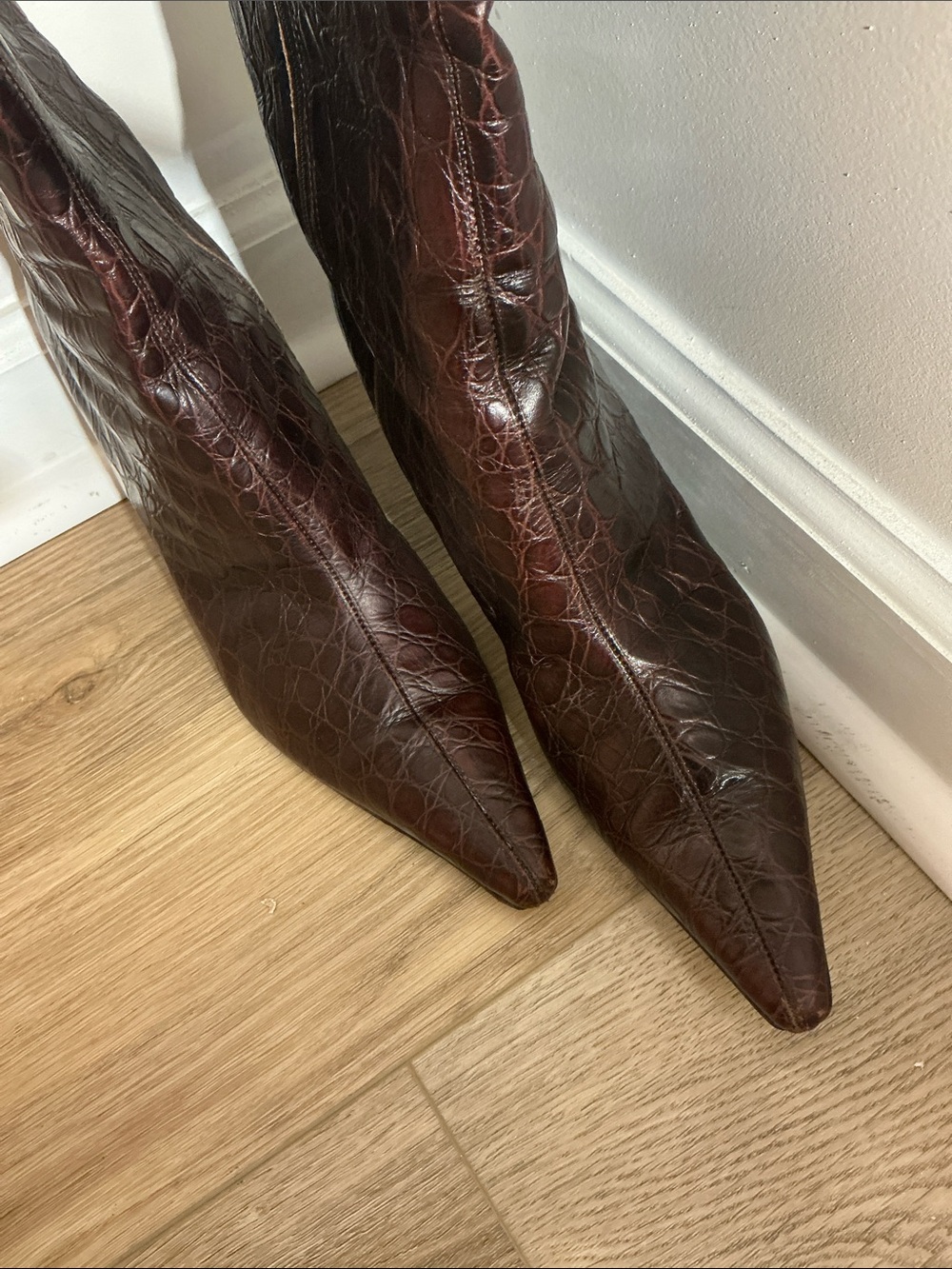 Vintage Ellen Tracy Made Italy Burgundy Croc Embossed Leather Knee High Boots 10 - Picture 7 of 16